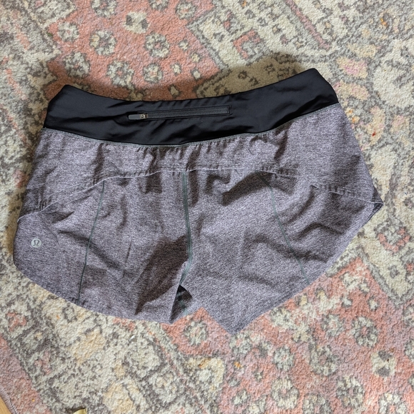 lululemon athletica Gray and Black Women Shorts Size 8 Tall - Picture 2 of 3